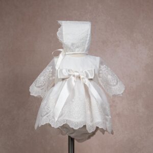 JESUSITO ORGANZA BORDADA CON CAPOTA